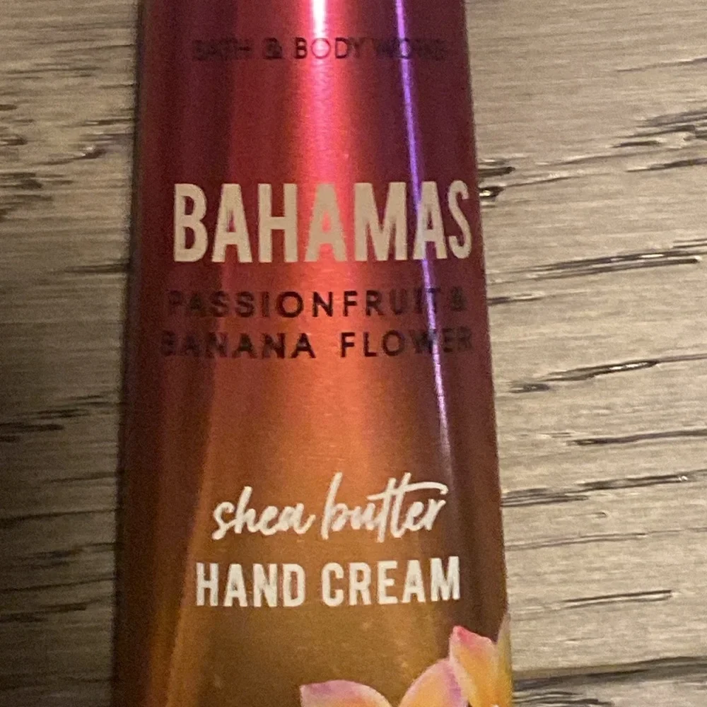 🔴1 RARE🔴 Bahamas Hand Creams. You get 1 Bahamas